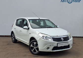 Подержанный автомобиль Renault Sandero 2012 года (3 фото)