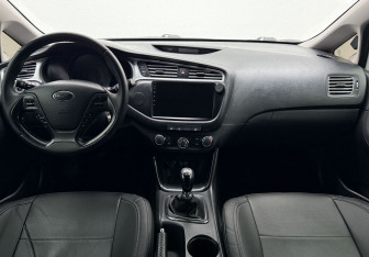 Подержанный автомобиль Kia Ceed Hatchback 2017 года (12 фото)