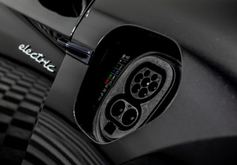 Подержанный автомобиль Porsche Taycan 2020 года (24 фото)