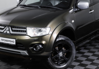 Подержанный автомобиль Mitsubishi Pajero Sport 2015 года (24 фото)