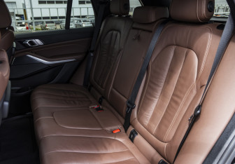 Подержанный автомобиль BMW X5 2019 года (16 фото)