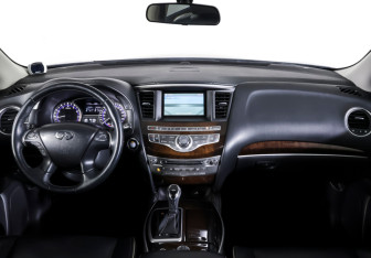 Подержанный автомобиль Infiniti QX60 2016 года (15 фото)