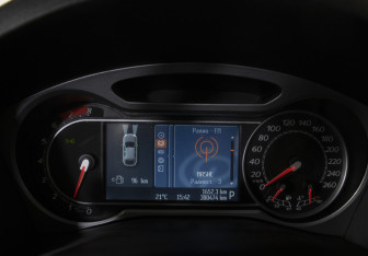 Подержанный автомобиль Ford Mondeo Sedan 2009 года (11 фото)