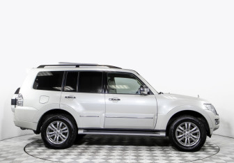 Подержанный автомобиль Mitsubishi Pajero 2019 года (3 фото)