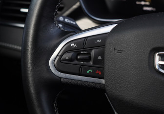 Подержанный автомобиль Geely Atlas Pro 2024 года (27 фото)