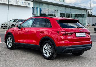 Подержанный автомобиль Audi Q3 2021 года (7 фото)