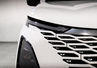 Подержанный автомобиль Omoda C5 2024 года (17 фото)