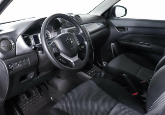Подержанный автомобиль Suzuki Vitara 2015 года (9 фото)