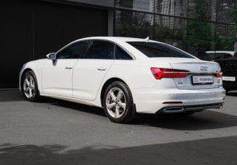 Подержанный автомобиль Audi A6 Sedan 2021 года (6 фото)