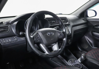 Подержанный автомобиль Kia Rio Sedan 2013 года (6 фото)