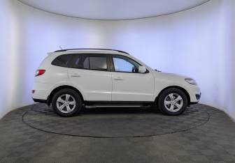 Подержанный автомобиль Hyundai Santa Fe 2012 года (4 фото)