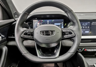 Подержанный автомобиль Geely Monjaro 2024 года (22 фото)