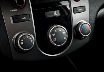 Подержанный автомобиль Kia Cerato Sedan 2010 года (25 фото)