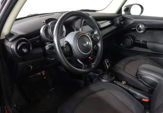 Подержанный автомобиль MINI Hatch 2021 года (9 фото)