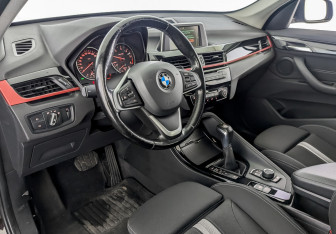 Подержанный автомобиль BMW X1 2017 года (16 фото)