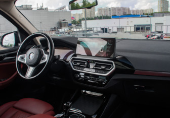 Подержанный автомобиль BMW X3 2021 года (11 фото)