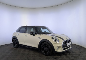 Подержанный автомобиль MINI Hatch 2019 года (3 фото)