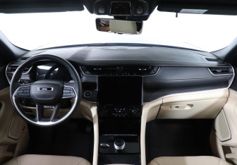 Подержанный автомобиль Jeep Grand Cherokee 2023 года (12 фото)