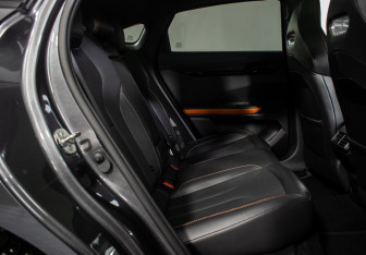 Подержанный автомобиль Changan UNI-V 2023 года (10 фото)