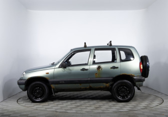 Подержанный автомобиль Chevrolet Niva 2007 года (8 фото)