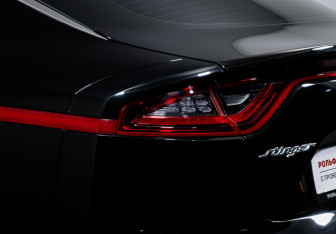 Подержанный автомобиль Kia Stinger 2019 года (16 фото)