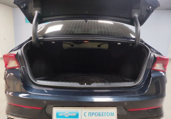 Подержанный автомобиль Kia K5 2021 года (12 фото)