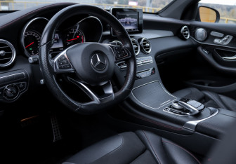 Подержанный автомобиль Mercedes-Benz GLC AMG 2016 года (12 фото)