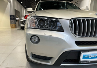Подержанный автомобиль BMW X3 2011 года (8 фото)