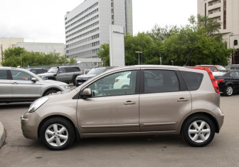 Подержанный автомобиль Nissan Note 2008 года (6 фото)