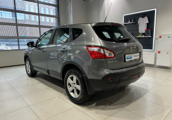 Подержанный автомобиль Nissan Qashqai 2011 года (6 фото)