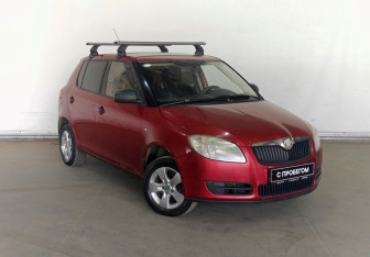 Подержанный автомобиль Skoda Fabia Hatchback 2008 года (3 фото)