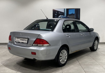 Подержанный автомобиль Mitsubishi Lancer Sedan 2007 года (5 фото)