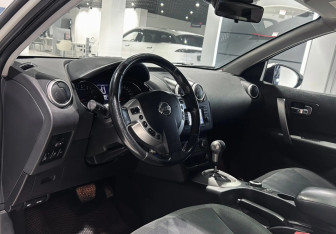 Подержанный автомобиль Nissan Qashqai+2 2011 года (7 фото)