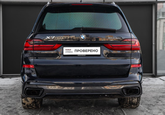 Подержанный автомобиль BMW X7 2021 года (5 фото)