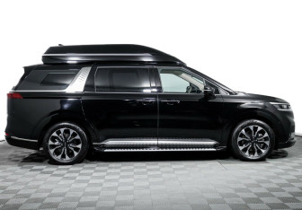 Подержанный автомобиль Kia Carnival 2022 года (4 фото)