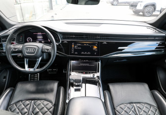 Подержанный автомобиль Audi Q8 2019 года (14 фото)