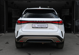 Подержанный автомобиль Lexus RX 2023 года (5 фото)