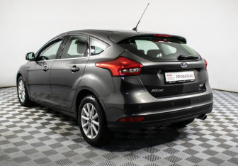 Подержанный автомобиль Ford Focus Hatchback 2016 года (7 фото)