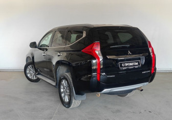 Подержанный автомобиль Mitsubishi Pajero Sport 2017 года (7 фото)