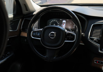 Подержанный автомобиль Volvo XC90 2016 года (12 фото)