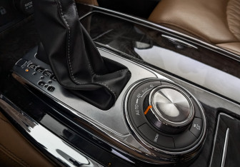 Подержанный автомобиль Infiniti QX80 2018 года (27 фото)