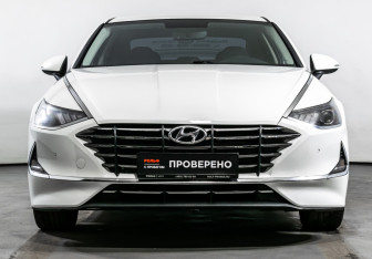 Подержанный автомобиль Hyundai Sonata 2021 года (2 фото)