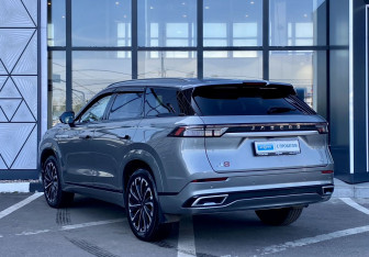 Подержанный автомобиль Jaecoo J8 2024 года (7 фото)