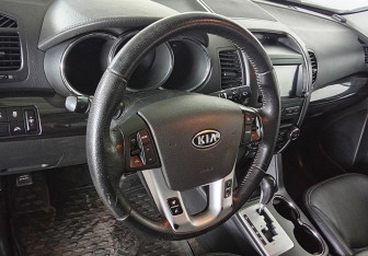 Подержанный автомобиль Kia Sorento 2010 года (12 фото)