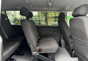 Подержанный автомобиль Volkswagen Caravelle 2018 года (11 фото)
