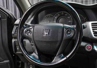 Подержанный автомобиль Honda Accord Coupe 2012 года (16 фото)