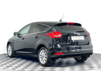 Подержанный автомобиль Ford Focus Hatchback 2017 года (7 фото)