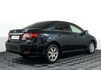 Подержанный автомобиль Toyota Corolla Sedan 2013 года (5 фото)