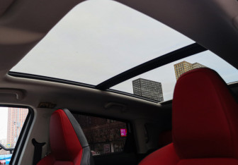 Подержанный автомобиль Changan UNI-S 2024 года (10 фото)