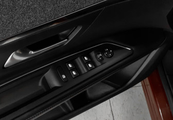 Подержанный автомобиль Peugeot 3008 2017 года (19 фото)